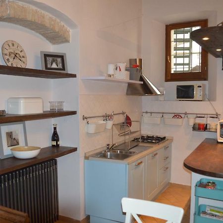 Appartamento In Centro Сполето Екстериор снимка